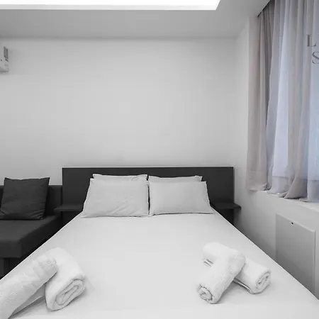 Adoorable, The Luxury * Salonic
