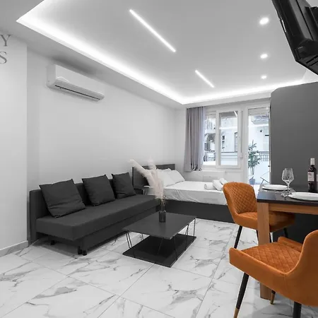 Adoorable, The Luxury Salonic