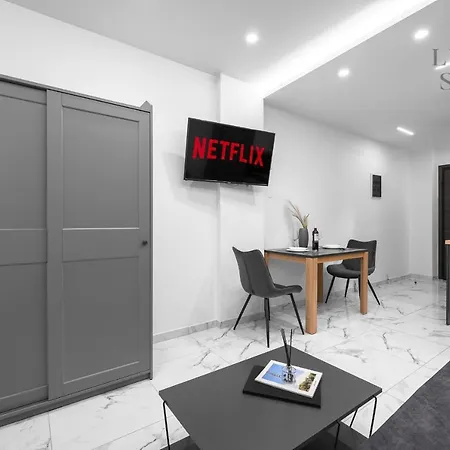 Apartment Adoorable, The Luxury *