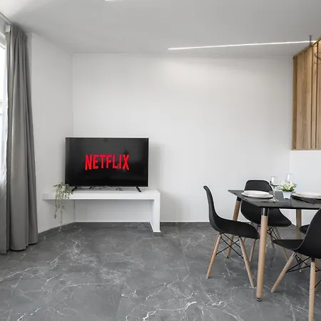 Adoorable, The Luxury