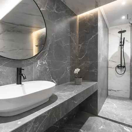 Adoorable, The Luxury * Salonic