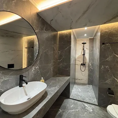 Adoorable, The Luxury