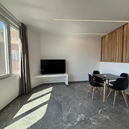 Adoorable, The Luxury Szaloniki