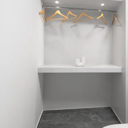 Adoorable, The Luxury Salonic