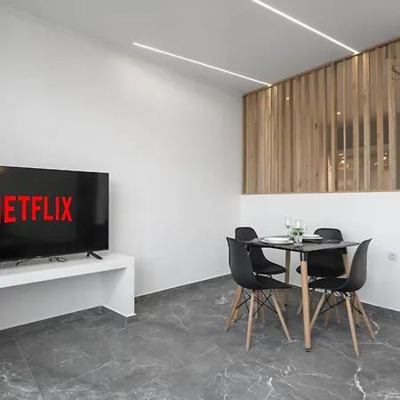 Adoorable, The Luxury