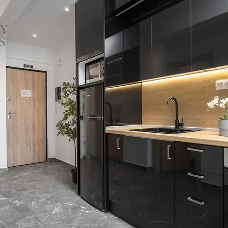 Adoorable, The Luxury Salonic