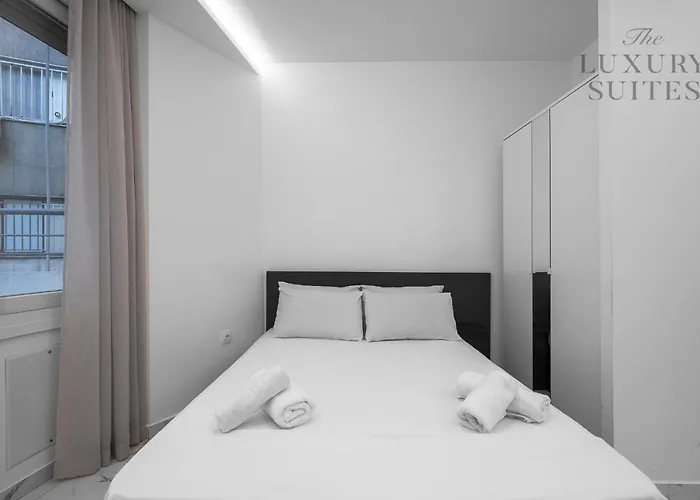 Adoorable, The Luxury * Salonic