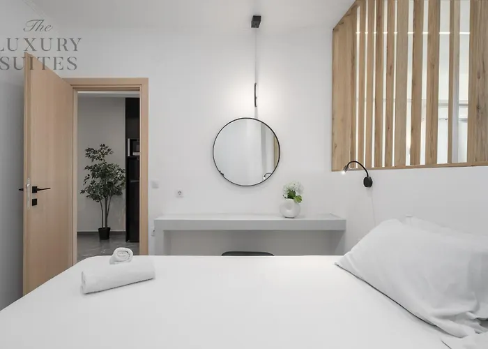 Adoorable, The Luxury Salonic